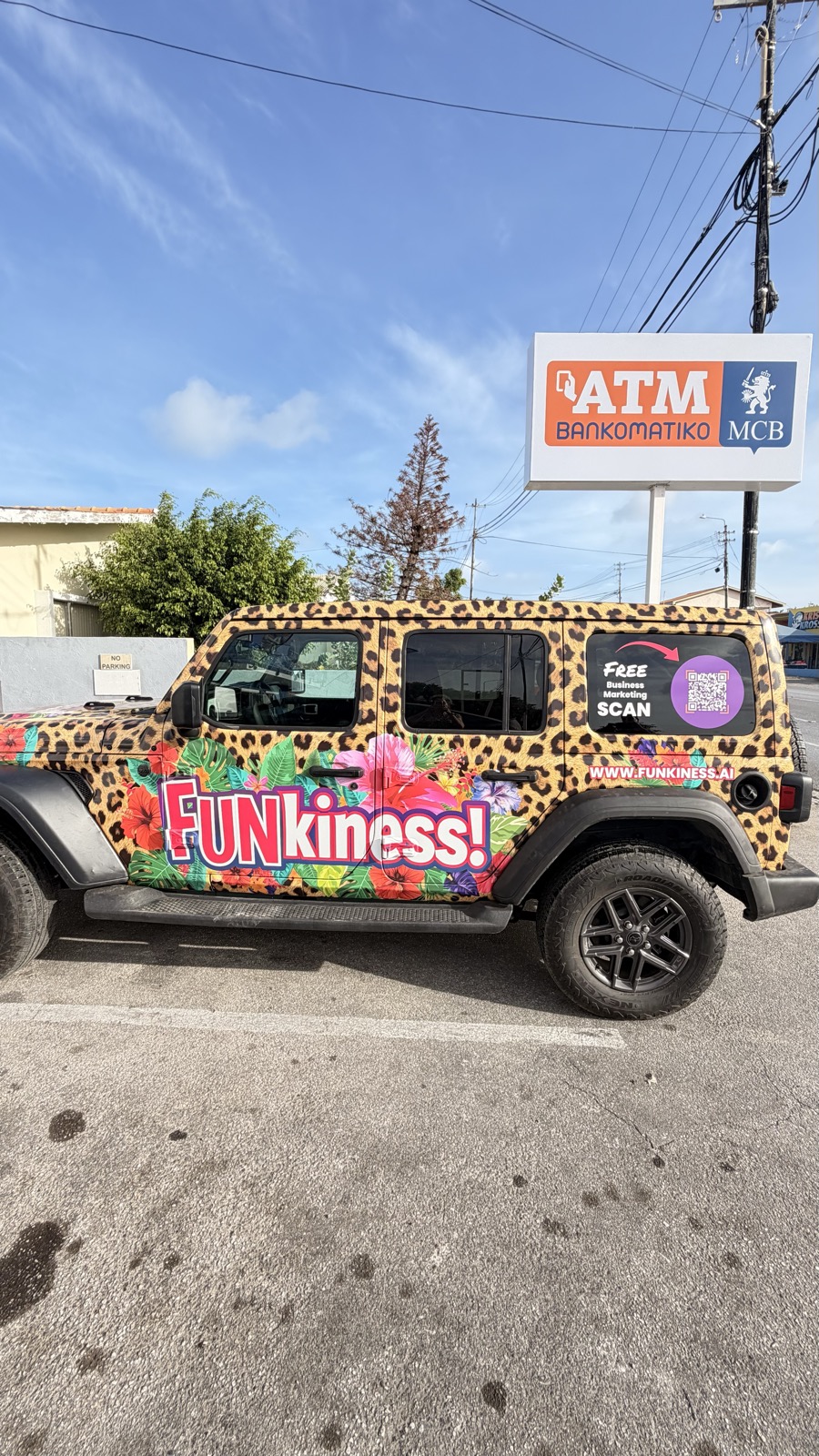 FUNkiness! Jeep wrap zijaanzicht Curaçao